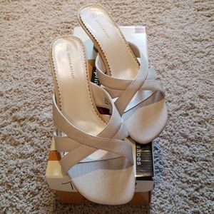 Size 8 new, never worn light tan linen look sandal